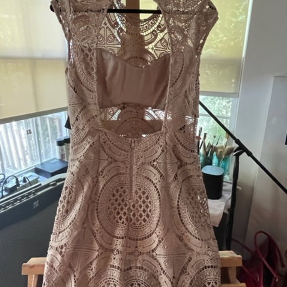 Bebe Crochet backless Dress - Summer Perfection SZ: 8 - Picture 4 of 7